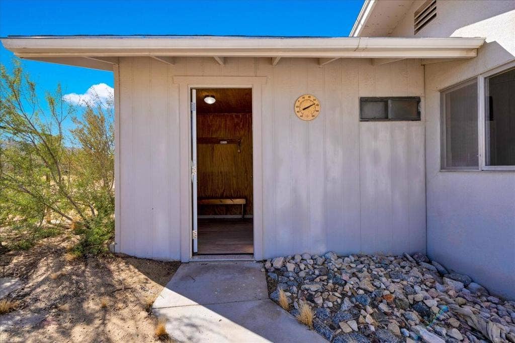 62137 Desert Air Road, Joshua Tree, CA 92252 47-47