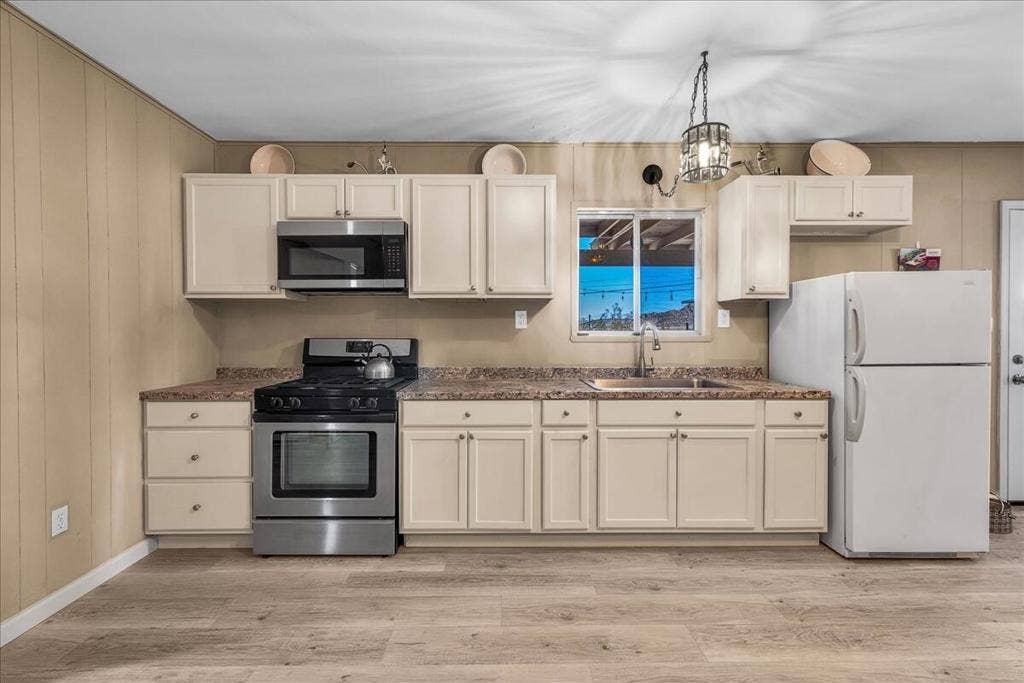 62137 Desert Air Road, Joshua Tree, CA 92252 32-32