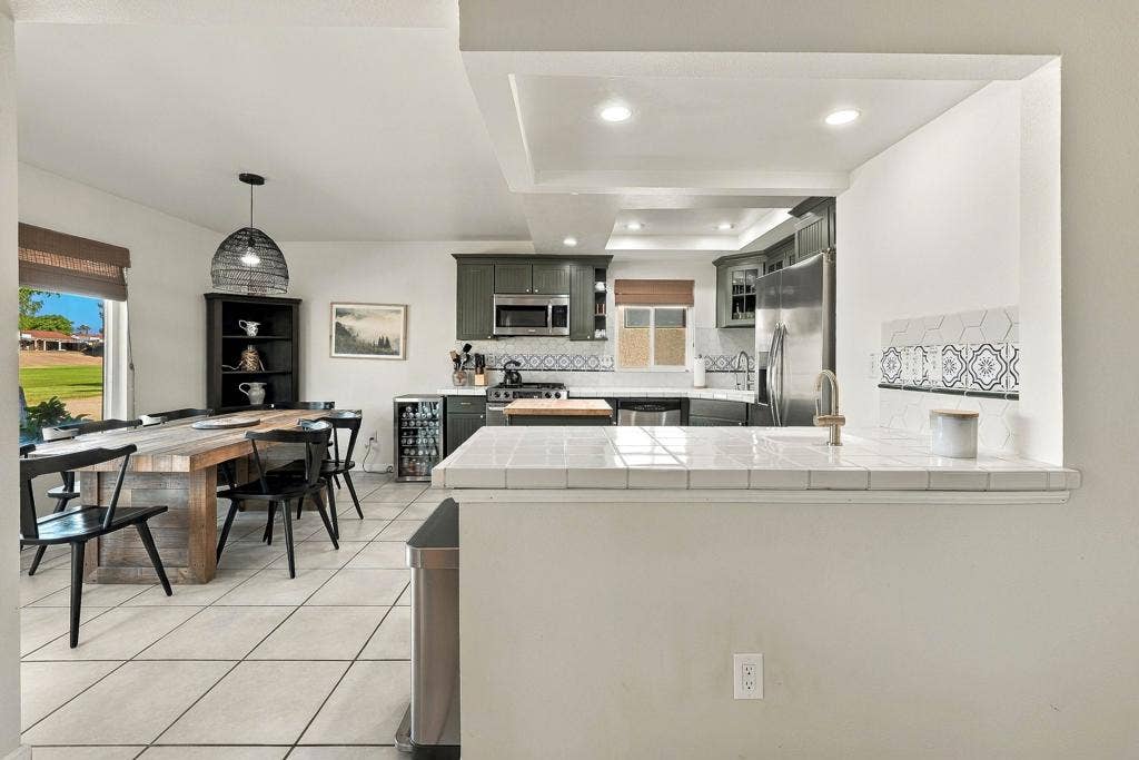 40675 Preston Trail, Palm Desert, CA 92211 Bar/kitchen