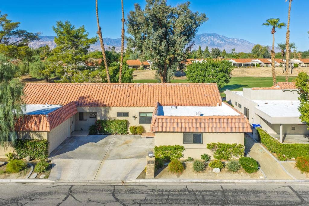 40675 Preston Trail, Palm Desert, CA 92211 Front elevation