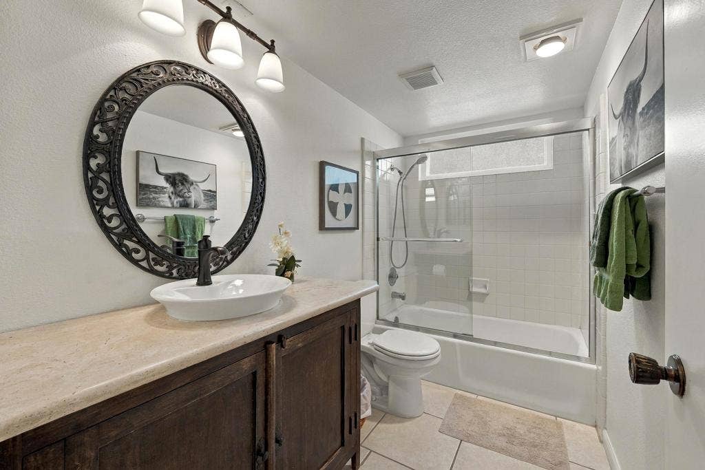 40675 Preston Trail, Palm Desert, CA 92211 Guest bathroom