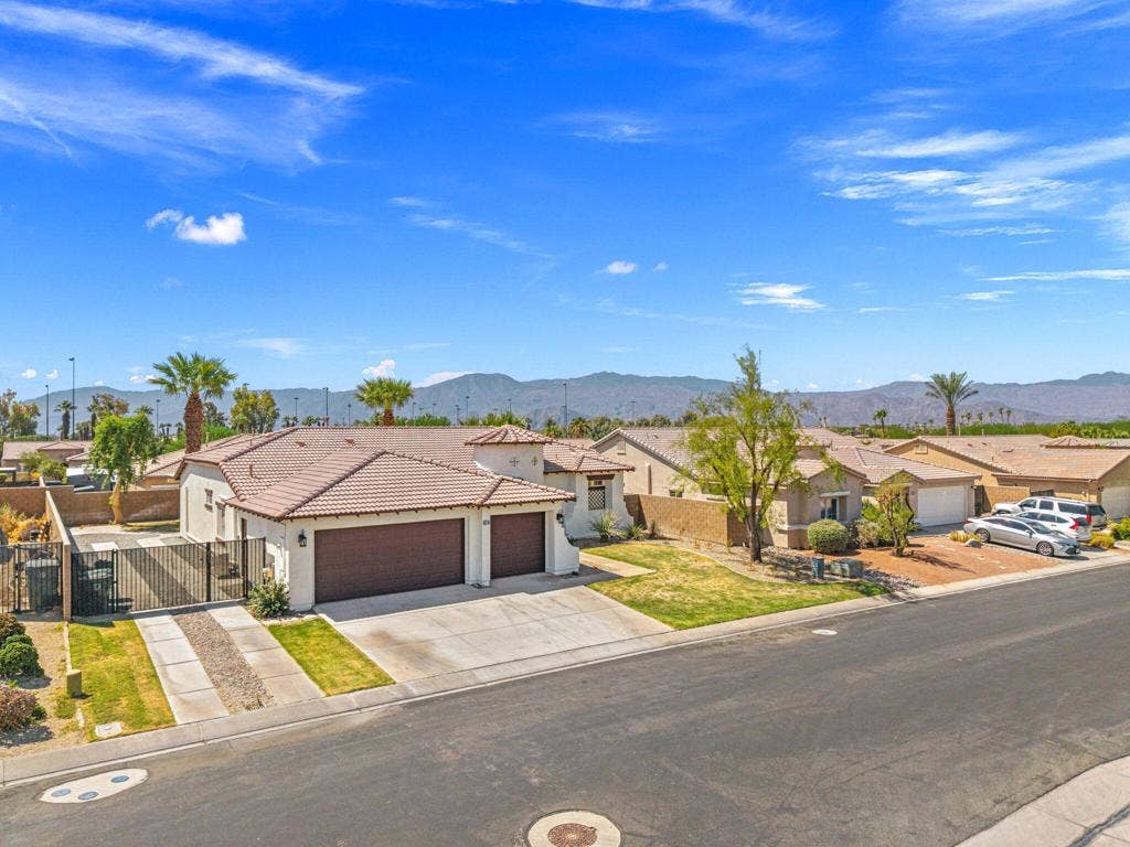 83293 Fairbanks Avenue, Indio, CA 92203 11-web-or-mls-DJI_20260826111720_0264_D