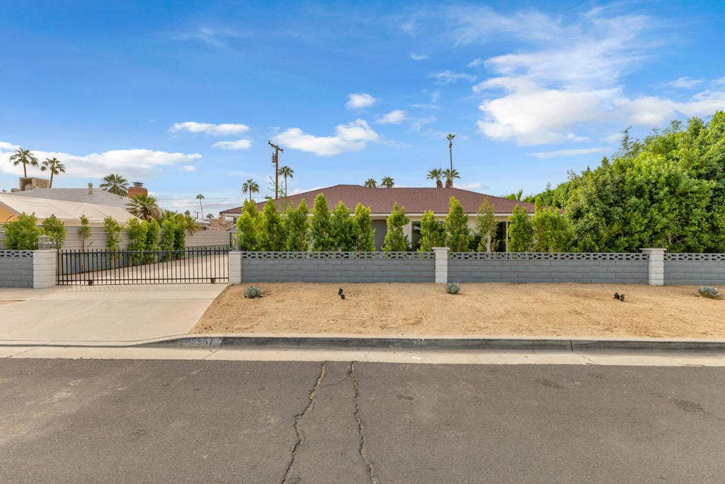 3967 E Sunny Dunes Road, Palm Springs, CA 92264 IMG_7122