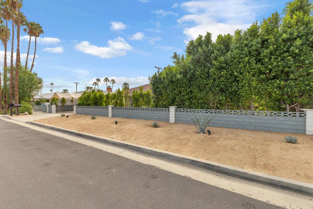 3967 E Sunny Dunes Road, Palm Springs, CA 92264 IMG_7125
