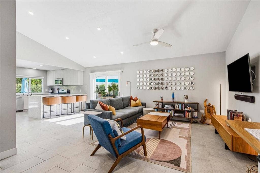 830 S Nueva Vista Drive S, Palm Springs, CA 92264 07-830 Nueva Vista Dr S-39 (Digital Enha