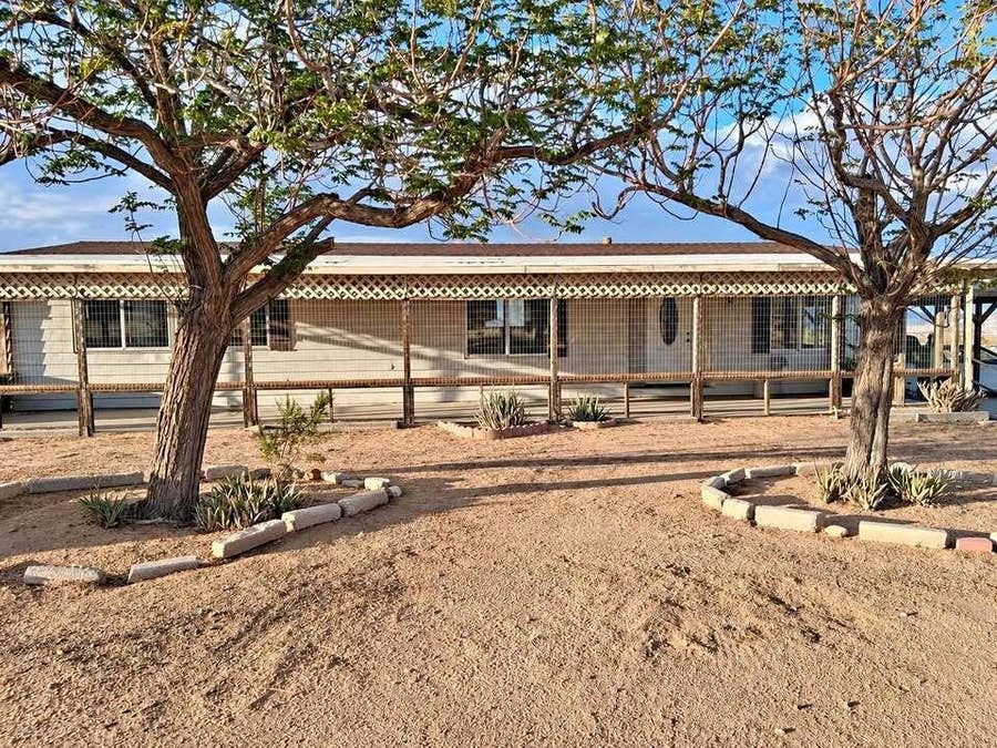 Property photo for 922 Los Coyotes Way, Landers, CA