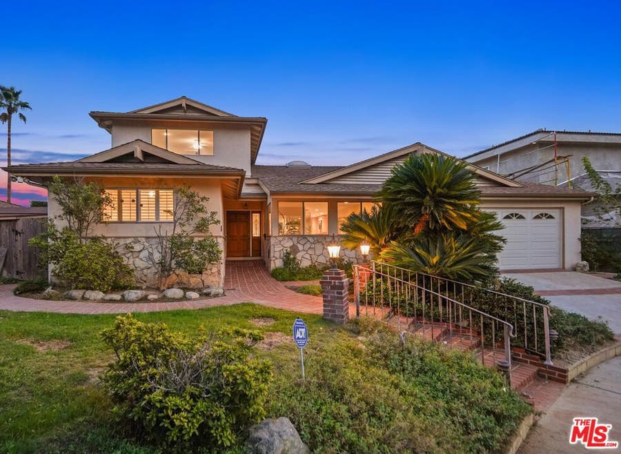 Property photo for 914 Rasic Ridge Road, Glendale, CA