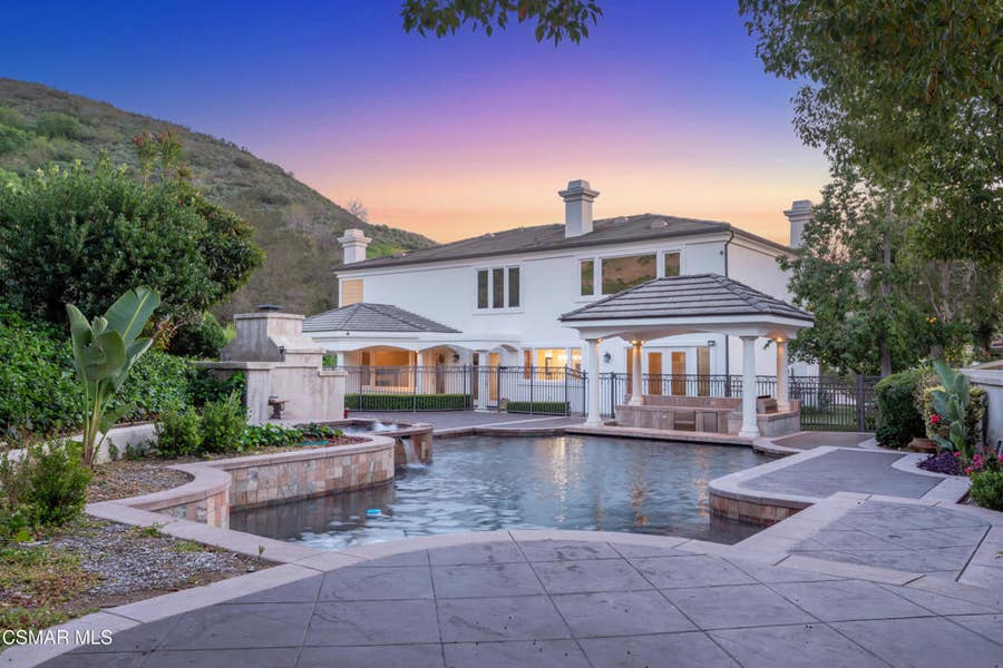 Property photo for 25301 Prado De Los Arboles, Calabasas, CA