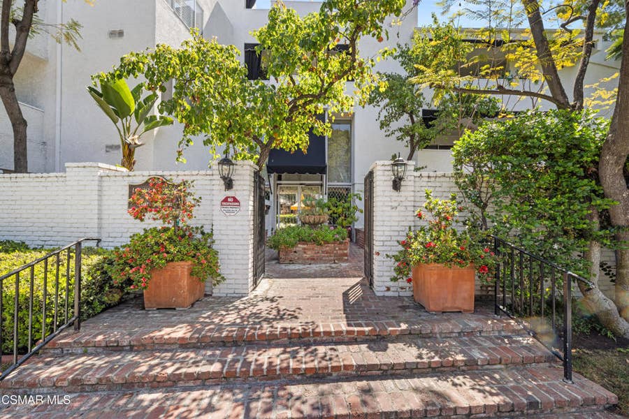 Property photo for 4950 Louise Avenue, #301, Encino, CA