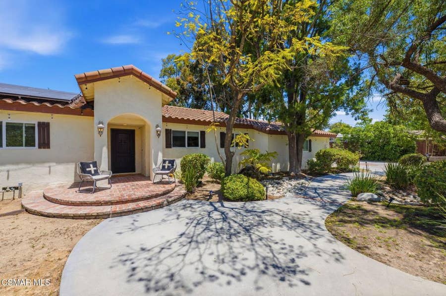 Property photo for 897 Old Farm Road, Thousand Oaks, CA