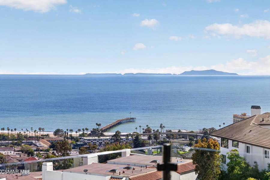 Property photo for 818 Caliente Lane, Ventura, CA