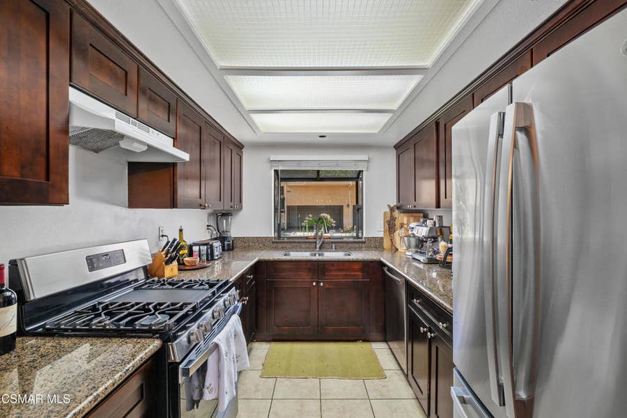 Property photo for 881 Warwick Avenue, Thousand Oaks, CA