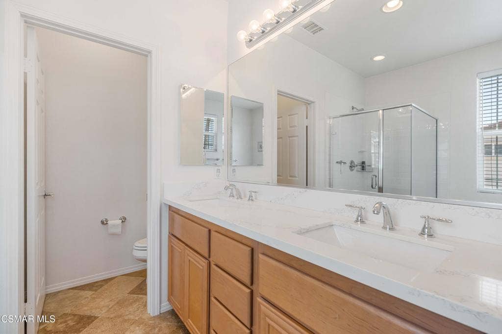 340 Town Forest Ct-26