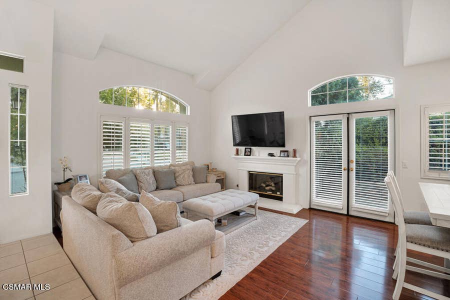 Property photo for 588 Monteleone Avenue, Oak Park, CA