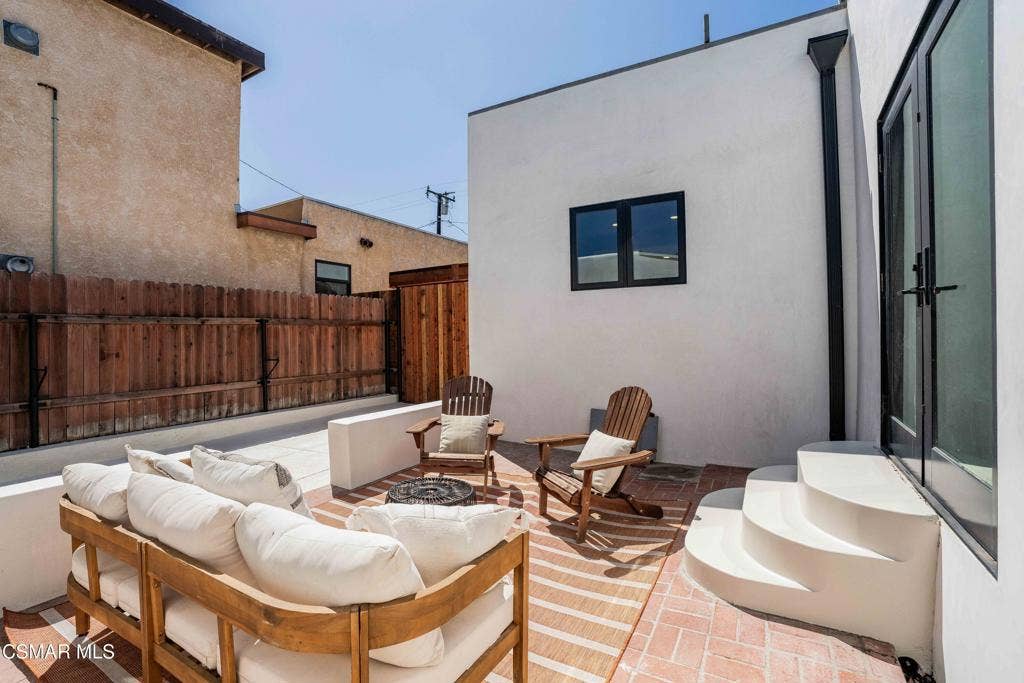 115 Center Courtyard 4