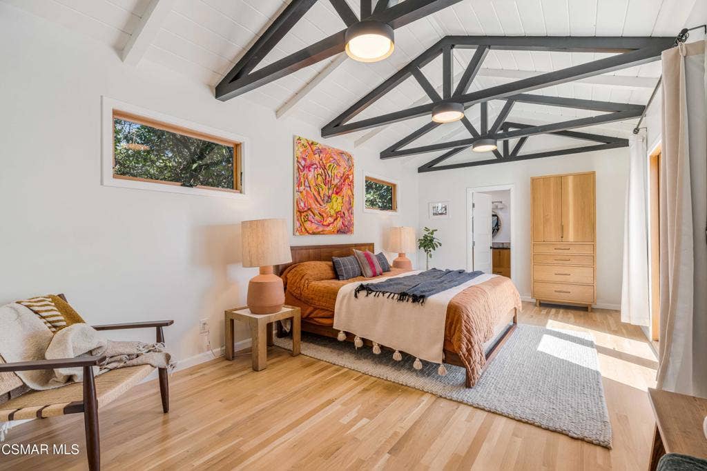 115 Center St primary bedroom