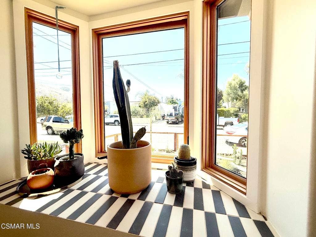 115 Center Bay Window