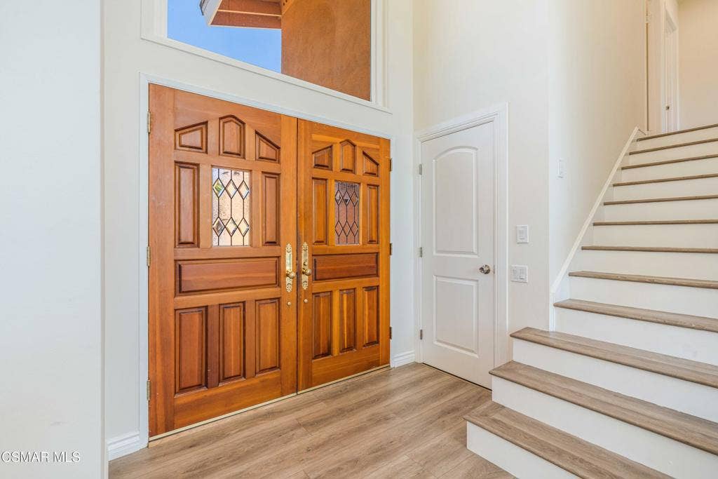 688 Velarde Dr stairs
