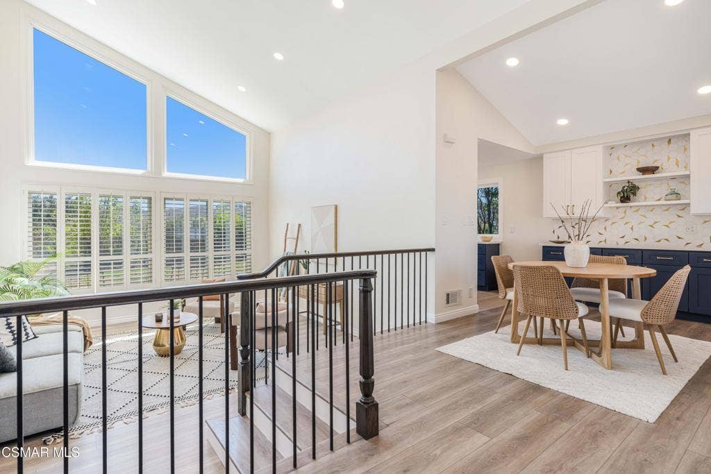 688 Velarde Dr Foyer