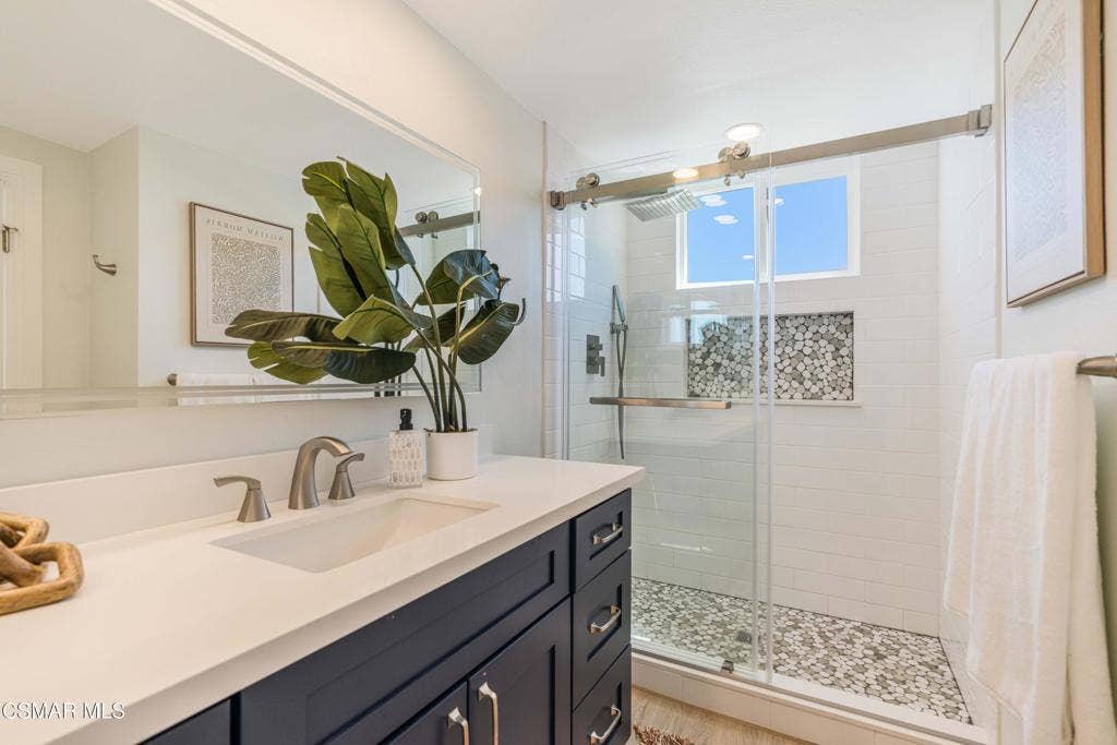 688 Velarde Dr primary bath