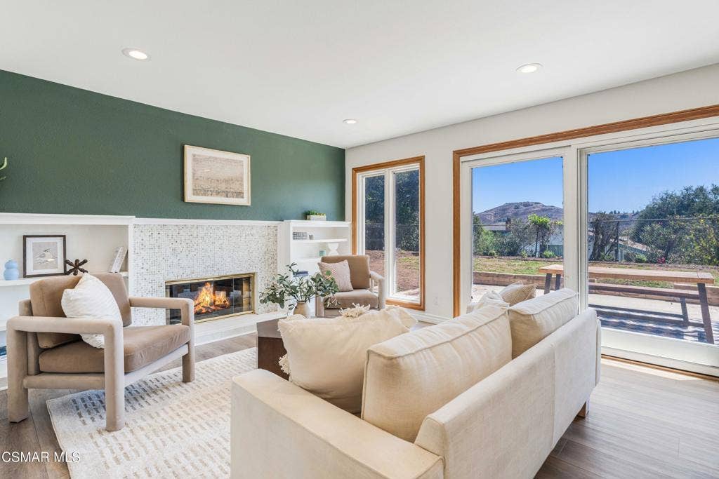 688 Velarde Dr family room 2