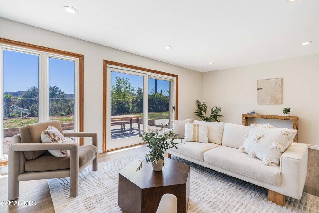 688 Velarde Dr family room 4