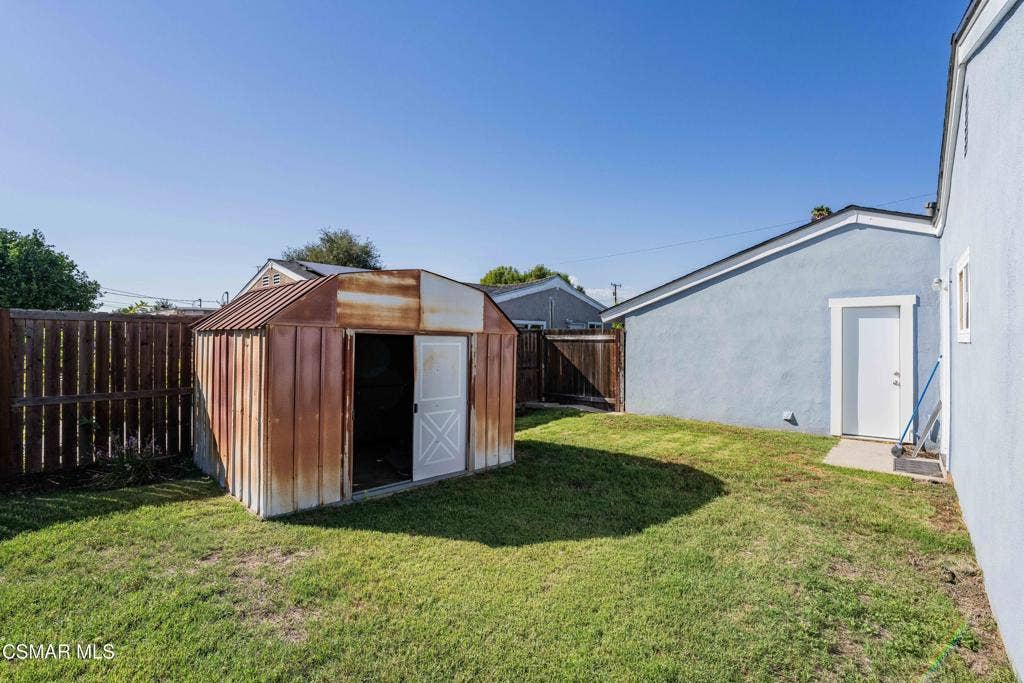 1574 Sutter Side Yard