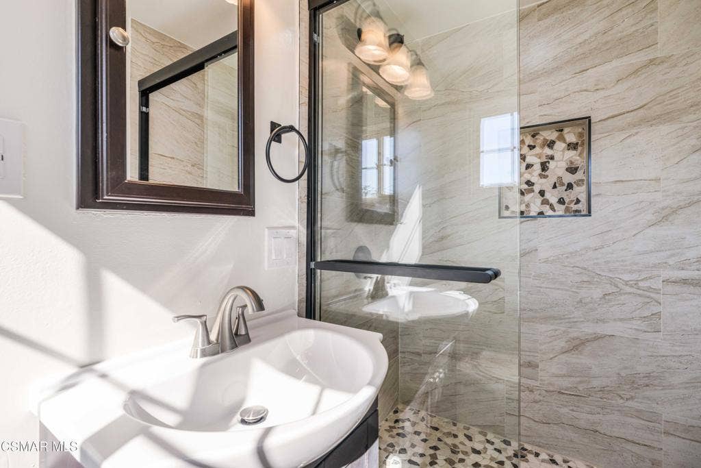 1574 Sutter Ave Primary Bath