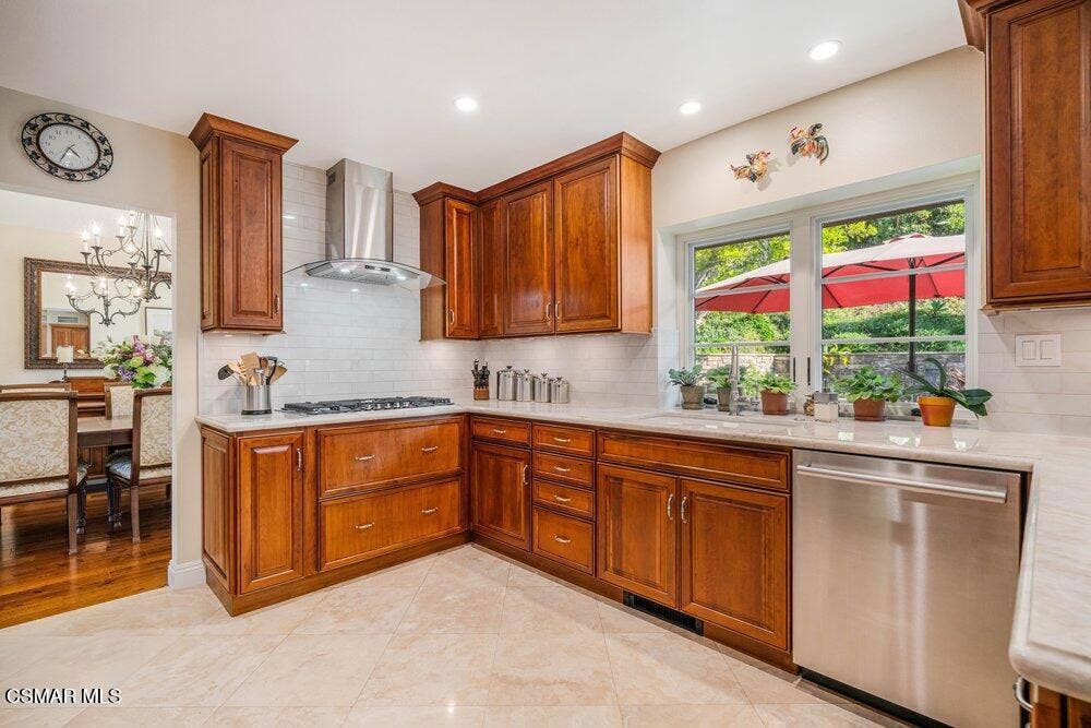 700 Oak Shadow View Kitchen 2