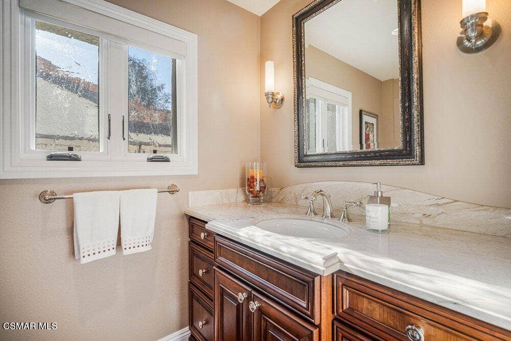 700 Oak Shadow View Powder Room