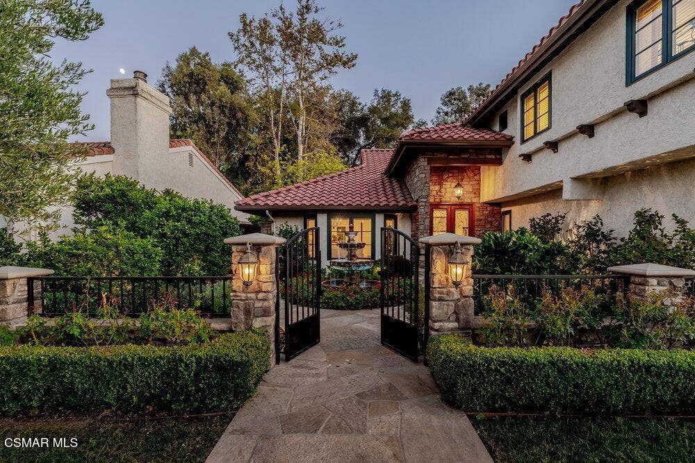 700 Oak Shadow View Front Gate