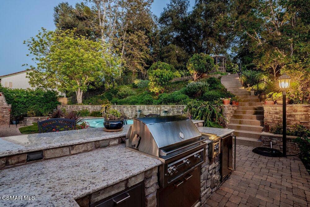 700 Oak Shadow View BBQ2