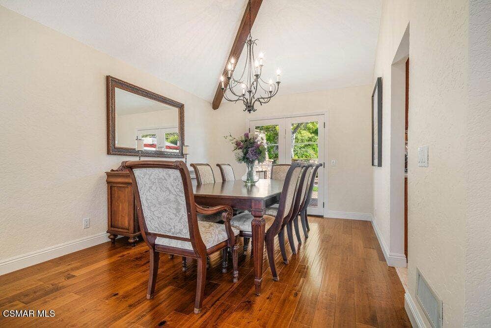 700 Oak Shadow View Dining Room