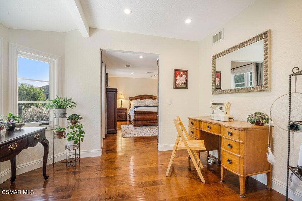 700 Oak Shadow View Sitting Room
