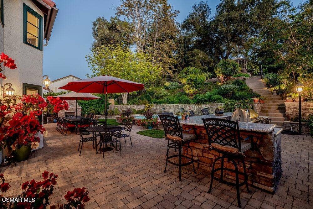 700 Oak Shadow View BBQ