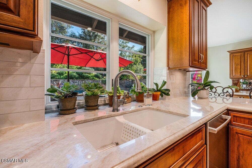 700 Oak Shadow View Sink