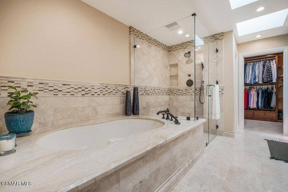 700 Oak Shadow View Primary Bath