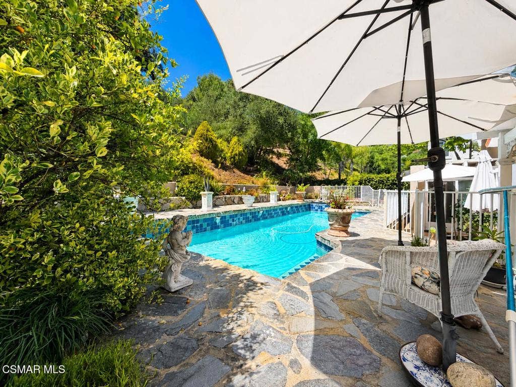 827 Pleasant Dale Place, Westlake Village, CA 91362 3157B7D6-42DC-4FA5-A7F9-7B66AE07724C