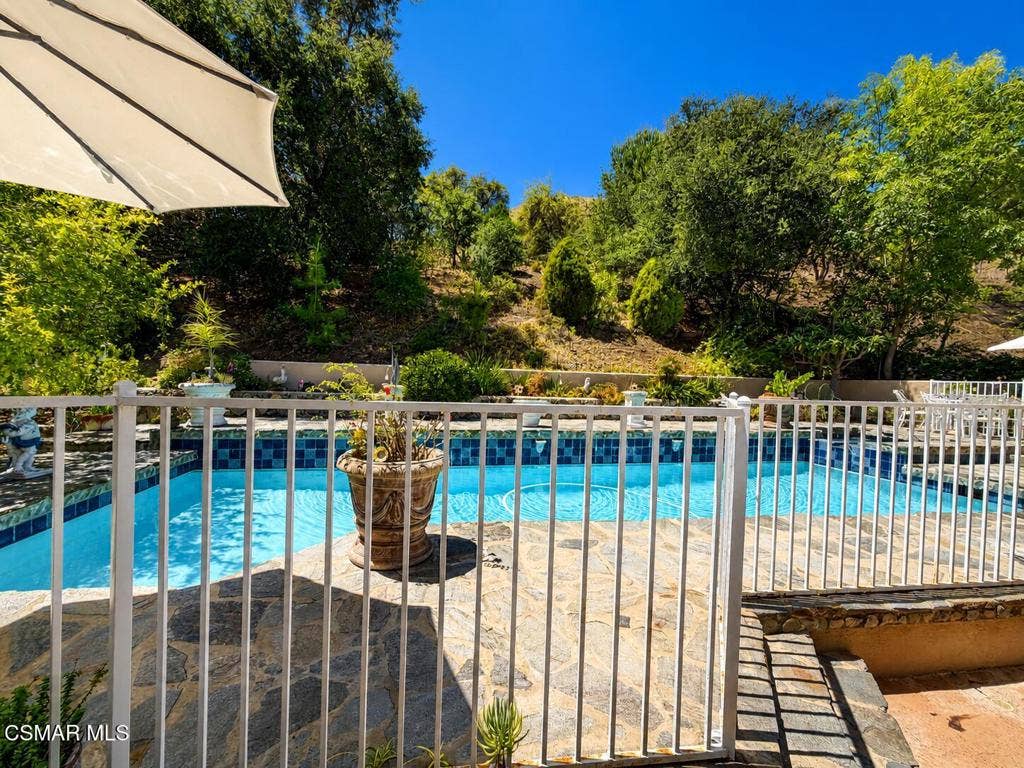 827 Pleasant Dale Place, Westlake Village, CA 91362 6800FD8E-1500-4B67-8B6F-4B8360DF960A
