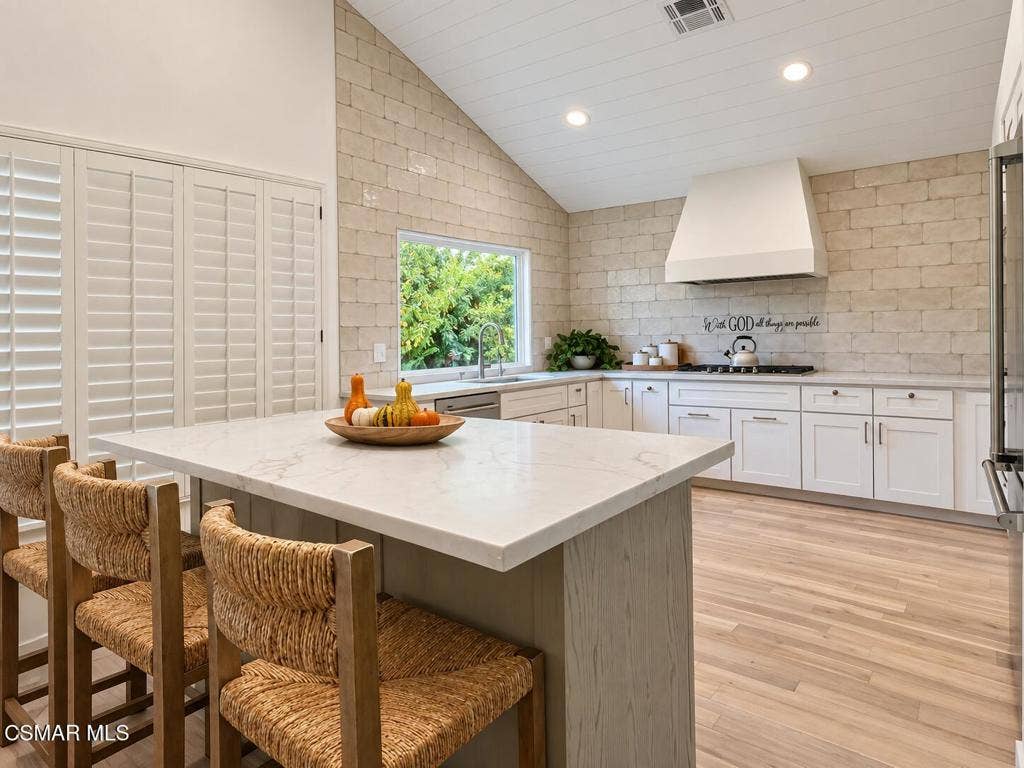 486 Raindance Street, Thousand Oaks, CA 91360 B274ECF1-A4F8-448C-BAC5-98D3730D21BE
