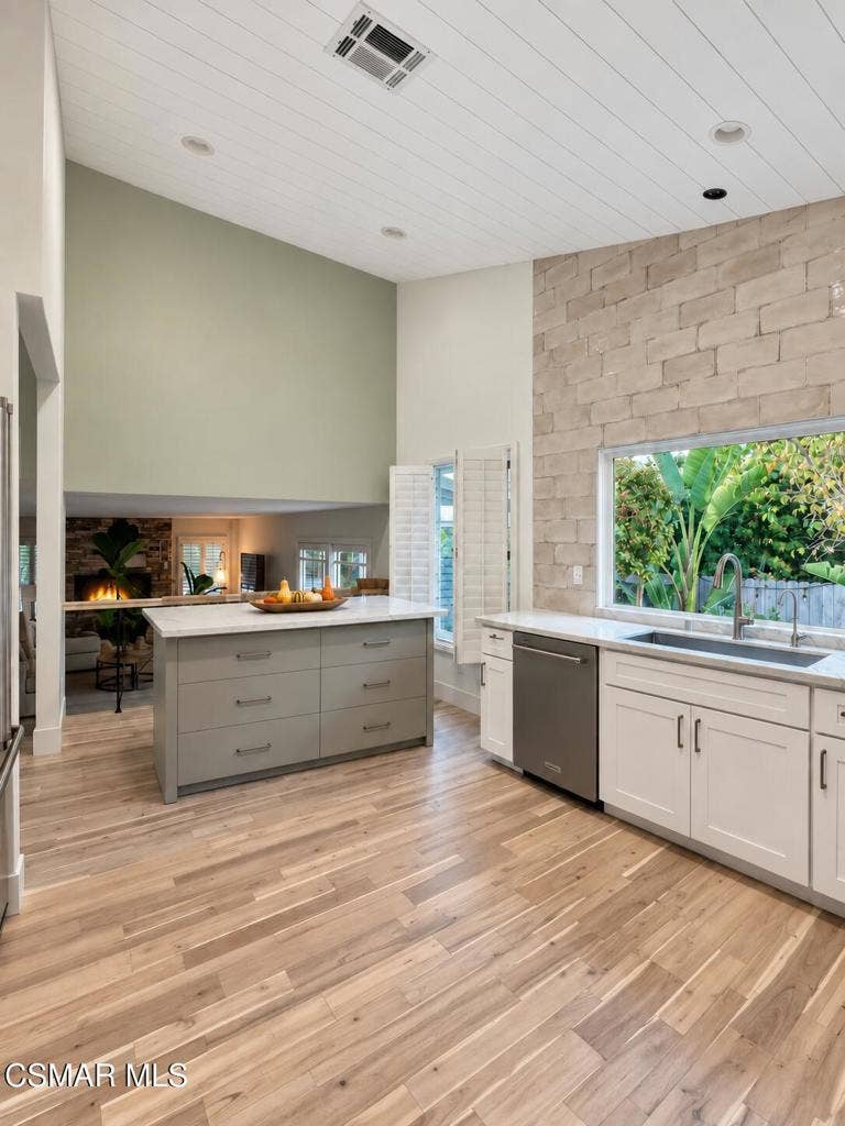 486 Raindance Street, Thousand Oaks, CA 91360 84A7B8FD-5B24-47AB-B8E5-485CE340F678