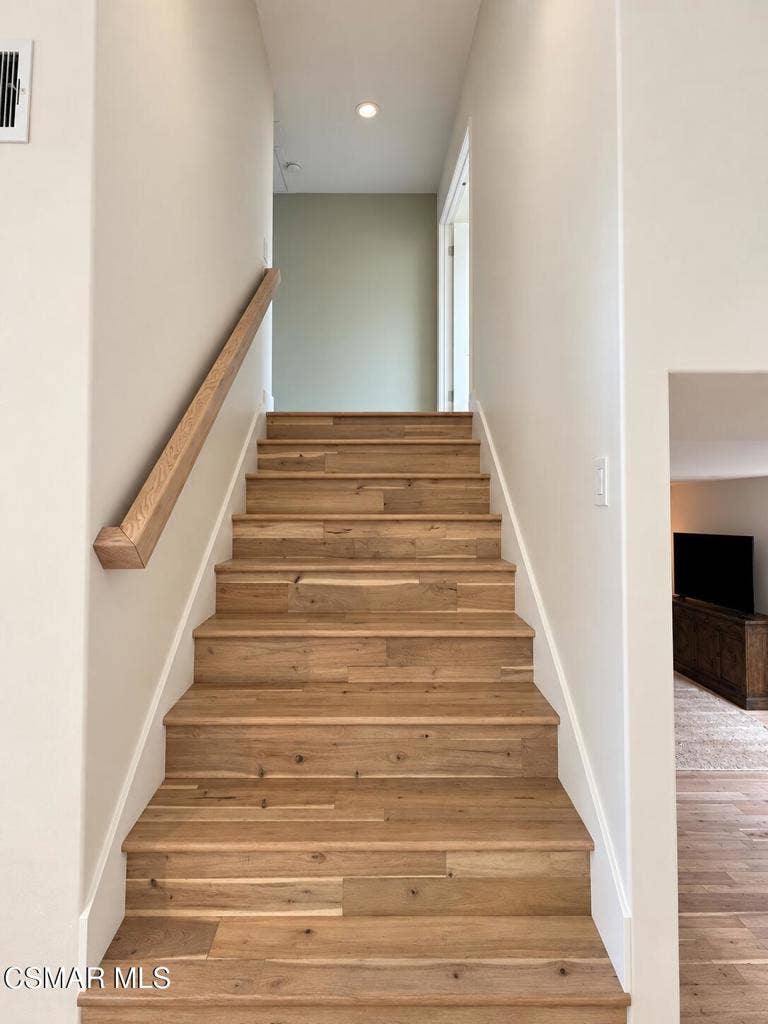 486 Raindance Street, Thousand Oaks, CA 91360 B4B4C00D-1540-456E-8167-47EE90B8368F
