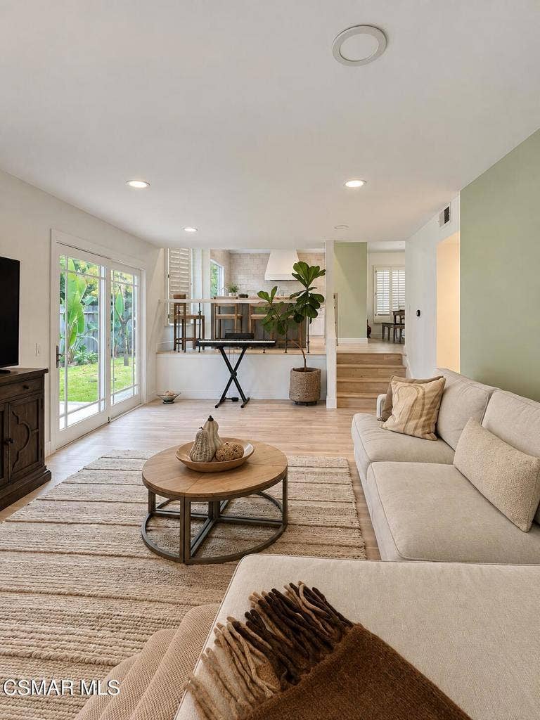 486 Raindance Street, Thousand Oaks, CA 91360 31089C0F-19BE-46C9-B580-06147172017D