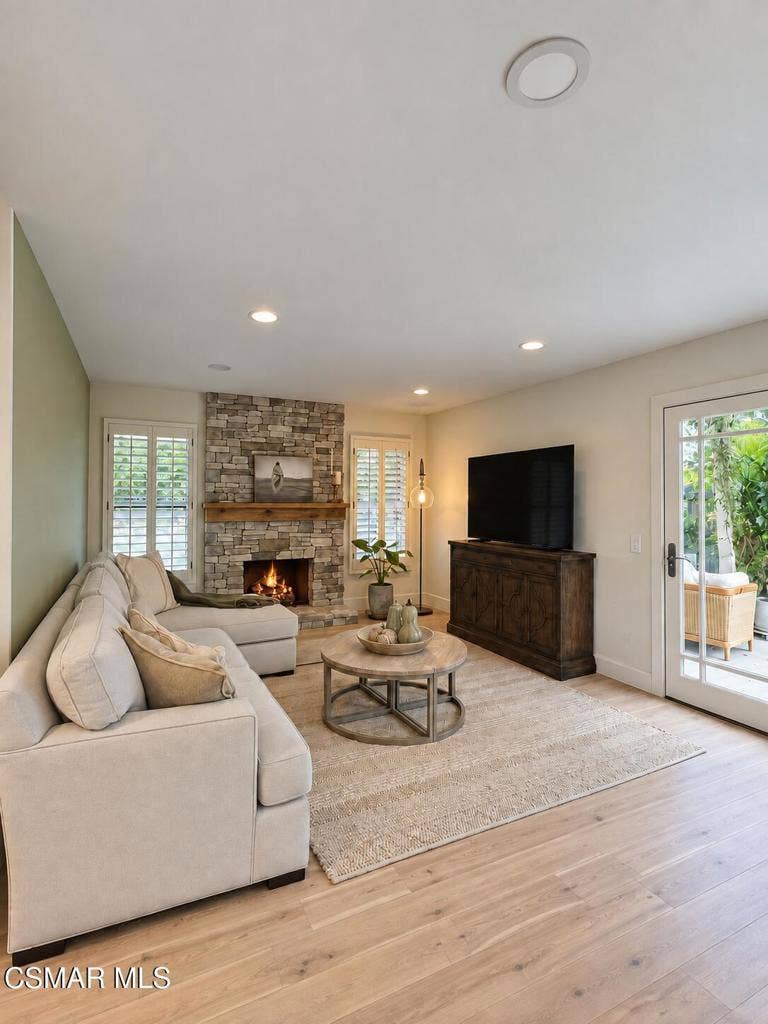 486 Raindance Street, Thousand Oaks, CA 91360 B67B1B29-066C-461E-9BF0-6F767A43BCA6