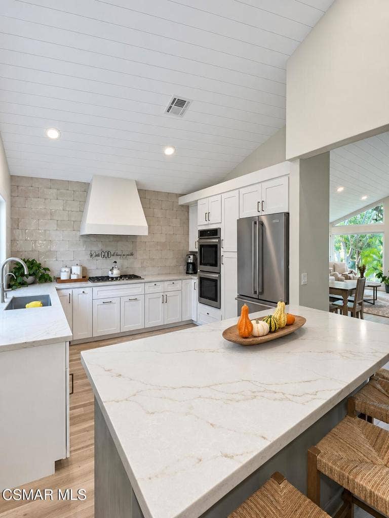 486 Raindance Street, Thousand Oaks, CA 91360 161E3961-CEA2-46D0-B71D-2BBE6A8039EE