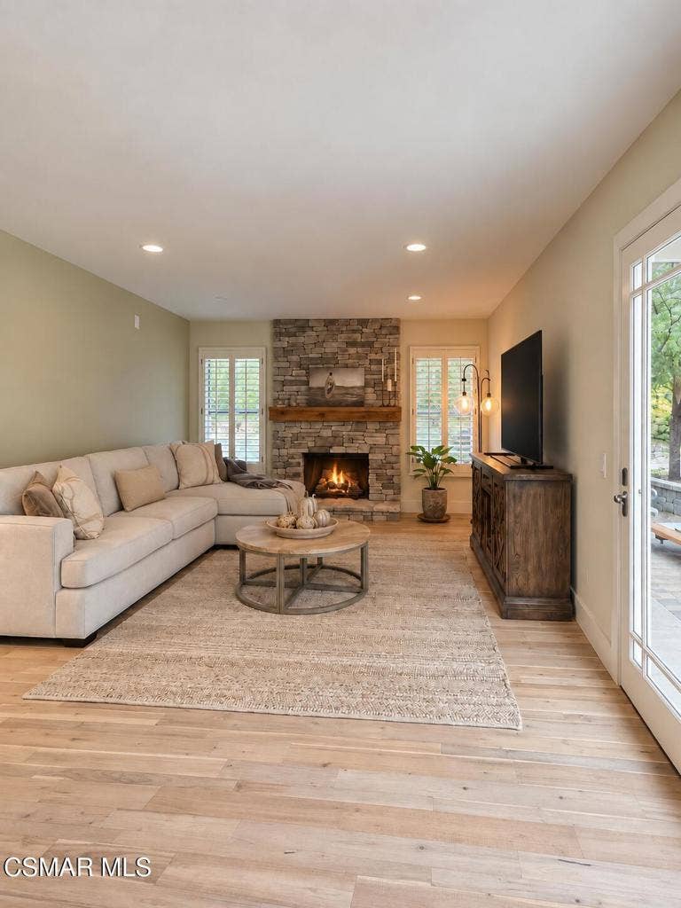 486 Raindance Street, Thousand Oaks, CA 91360 F1378C0B-CA0F-4546-91C3-A07542E1D713