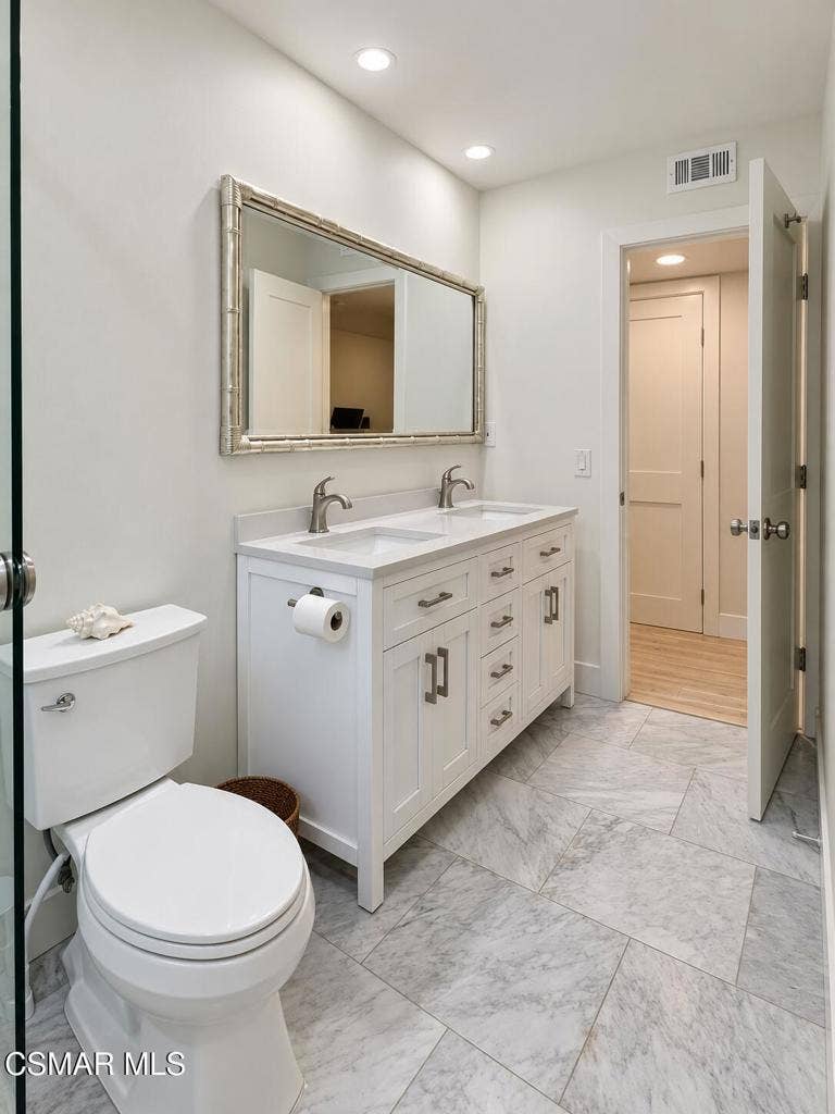 486 Raindance Street, Thousand Oaks, CA 91360 6053A6FC-3E61-45F5-BB7A-08CB4FB4D076