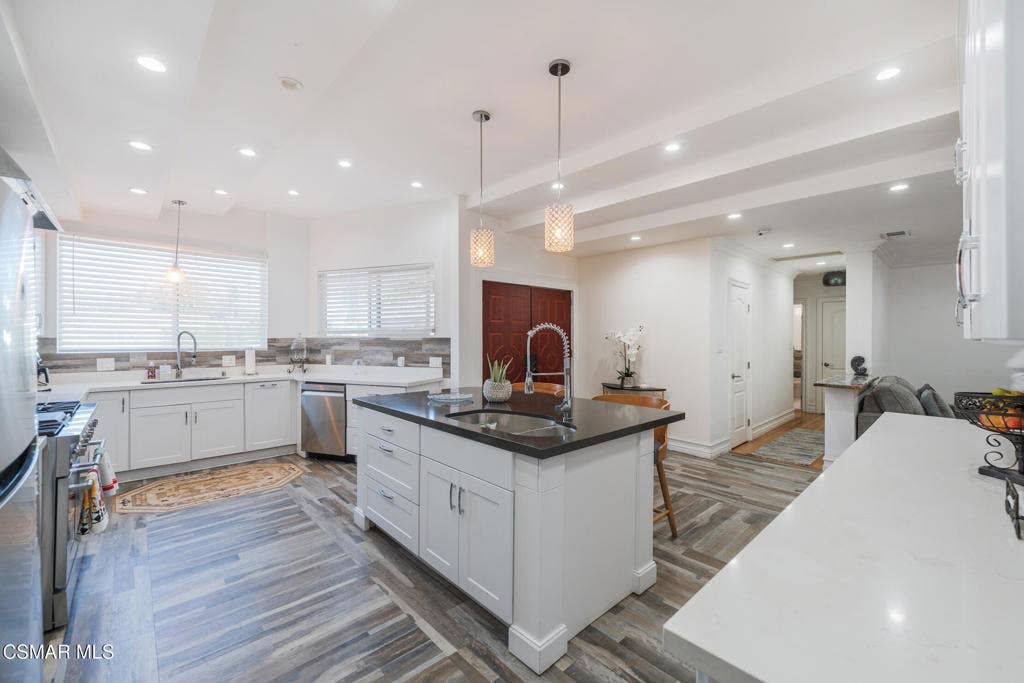 20342 Hartland Street, Canoga Park, CA 91306 _A743076