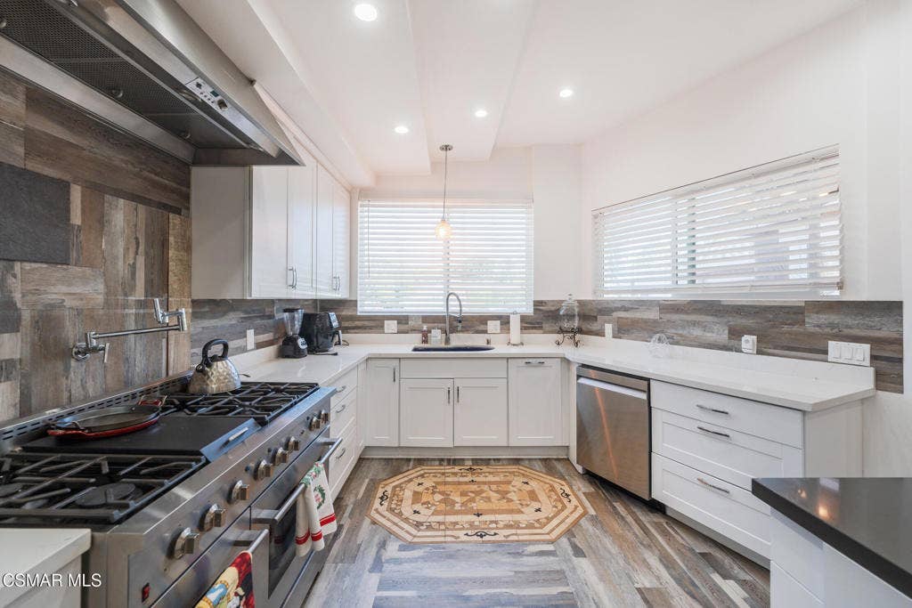 20342 Hartland Street, Canoga Park, CA 91306 _A743079