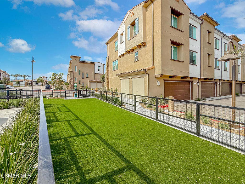 2860 Via Descanso, Camarillo, CA 93012 iCommunity2